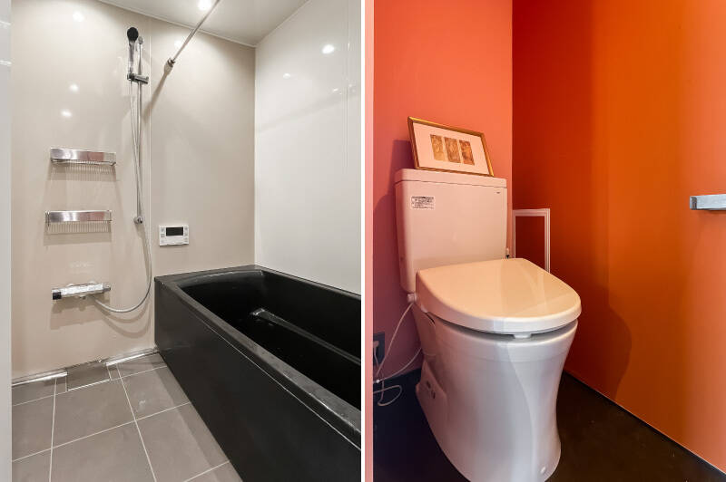 <b>左・</b>浴室乾燥機・追焚き機能付きのバスルーム。ミニマルなステンレス製ラックや黒のバスタブなど、気の利いたデザインです。／<b>右・</b>トイレの壁は、オレンジ＆ピンクのツートンカラー。クールなLDKからガラリと印象が変わるのが面白い！