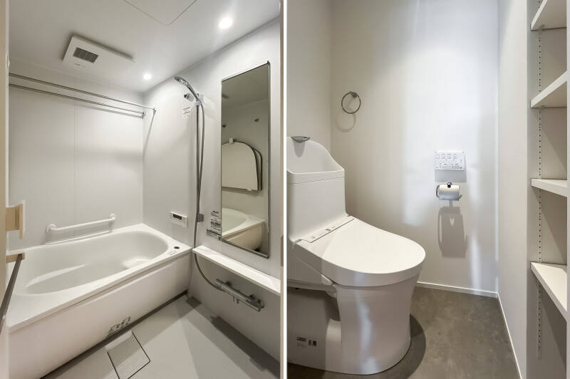 <b>左・</b>シンプルなユニットバス。/<b>右・</b>可動棚付きのトイレ。