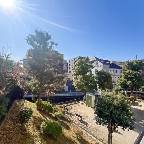 ニューウェルテラス宮前平B棟の眺望・バルコニー写真