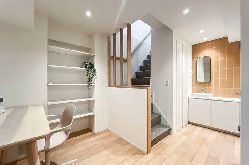 遊び心を感じる内装、ほんとに素敵です。階段はちょっと急に感じるかもしれませんが、きっとすぐに慣れるはず!