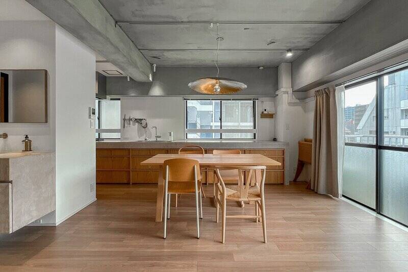 南西側にも、腰高窓がふたつ並んでいますよ。