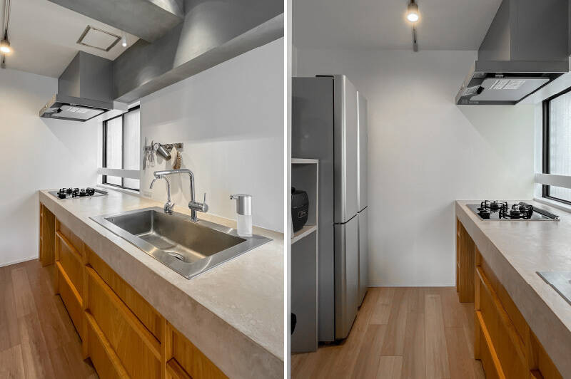 <b>左・</b>調理スペースは奥側に。コンロ前が窓になっているのは珍しい！／<b>右・</b>リビングダイニング（LD）から見えにくい位置に冷蔵庫置き場を設けることで、生活感がでにくくなっています。