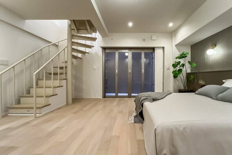 窓の外には約7㎡のテラスがあります。出てみましょう！