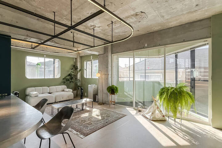 光は泳ぎ、風は巡る