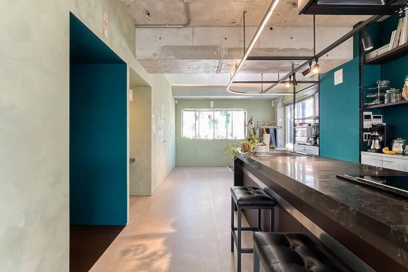 北東側にはひらけたアトリエのような空間があります。LDとは別に自由度の高いスペースがあることで、気分で居場所を選ぶことができますね。