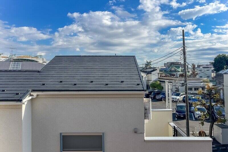 正面には建物がありますが、空模様はしっかりチェックできますよ。