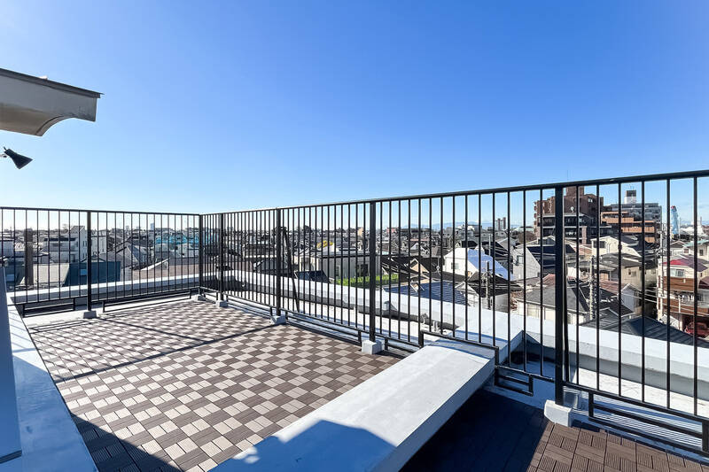 雲が少ない日には、南西方面に富士山を見ることができますよ◎