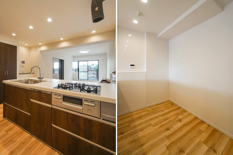 <b>左・</b>食洗機や浄水器を完備したオープンキッチン。リビングにいる家族と会話が弾みそうです。/<b>右・</b>背後には、冷蔵庫やカップボードを置けそうなスペースが確保されています。