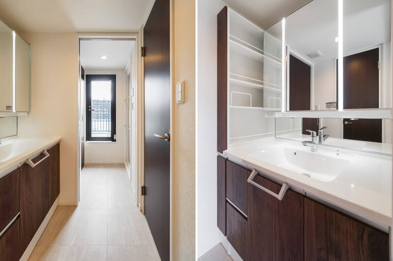 <b>左・</b>自然光の入る、明るい洗面脱衣室。引き戸を閉めればバスルーム前で区切ることが可能です◎ 家族の入浴タイミングを気にせずトイレ・洗面所が使えるって、すごく暮らしやすいポイントだと思います!/<b>右・</b>サイドにも収納を備えた洗面化粧台。ファミリーでもすっきり使えそう。