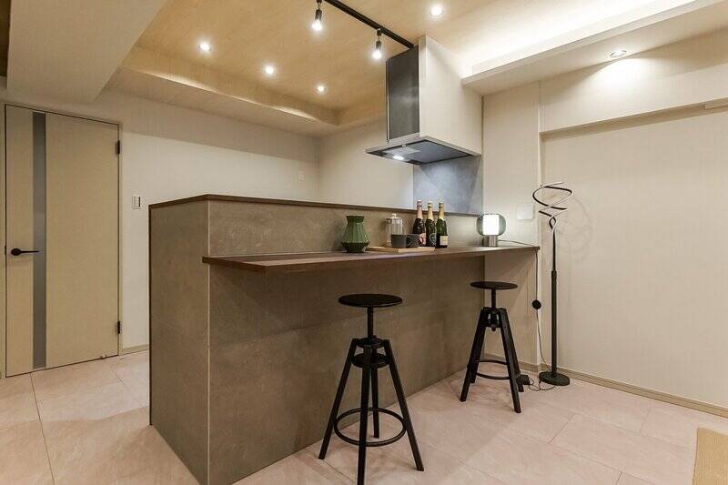 ダイニングでゆったりとご飯を食べるのもいいですが、こちらでバー気分を味わうのも楽しそう。