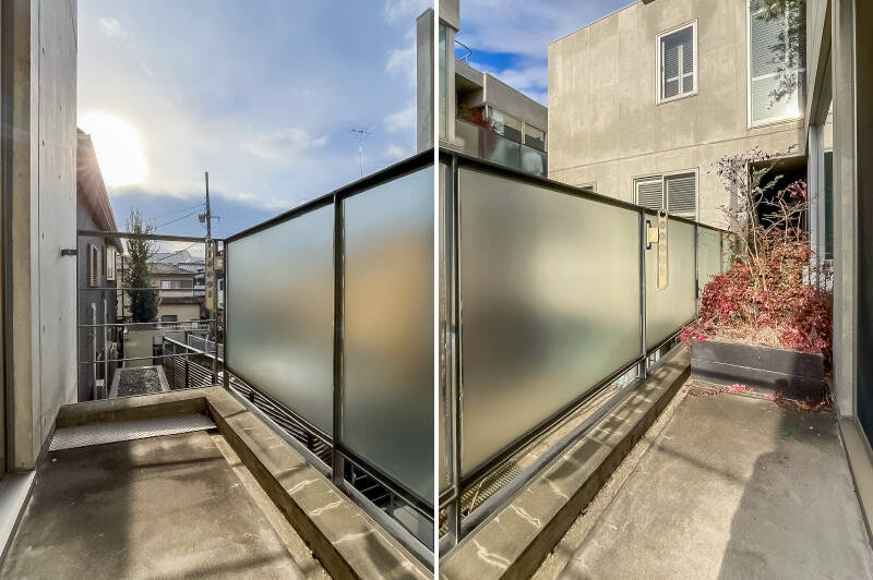 洋室からアクセスできる、北西向きのバルコニー。