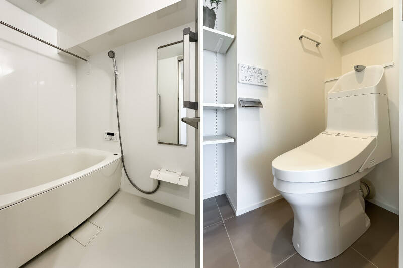 <b>左・</b>浴室乾燥機が備わった1418サイズのユニットバス。／<b>右・</b>こちらも可動棚付きのトイレ。