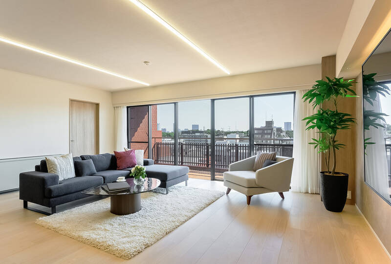 角度を変えると「明治神宮」の杜をかすめ、遠く「六本木ヒルズ」まで視界に入ります。