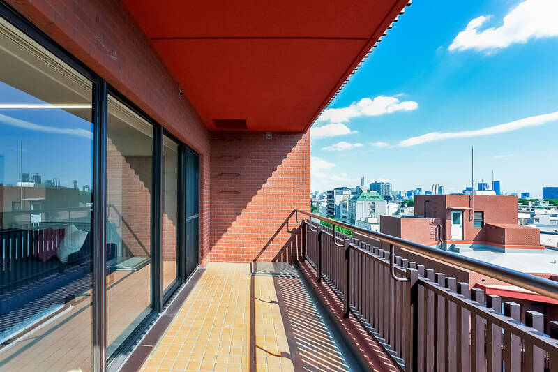 幅・奥行きともにゆったり。ガーデンテーブルやチェアを出すこともできそうです。