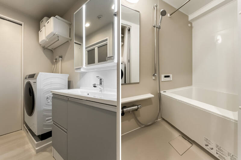 <b>左・</b>洗面台もグレーで統一されていて、スッキリとした印象。/<b>右・</b>浴室乾燥機付きの1116サイズのユニットバス。ベージュのアクセントパネルが可愛い♡