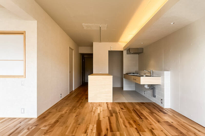 ゆったりした造りのキッチンスペース。調理中もリビングダイニングにいる家族との会話が弾みそうです。