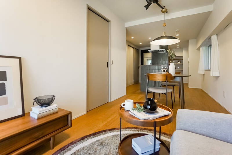 北東側の窓を背にしてもう一枚。家具のレイアウトがしやすそうな形です。