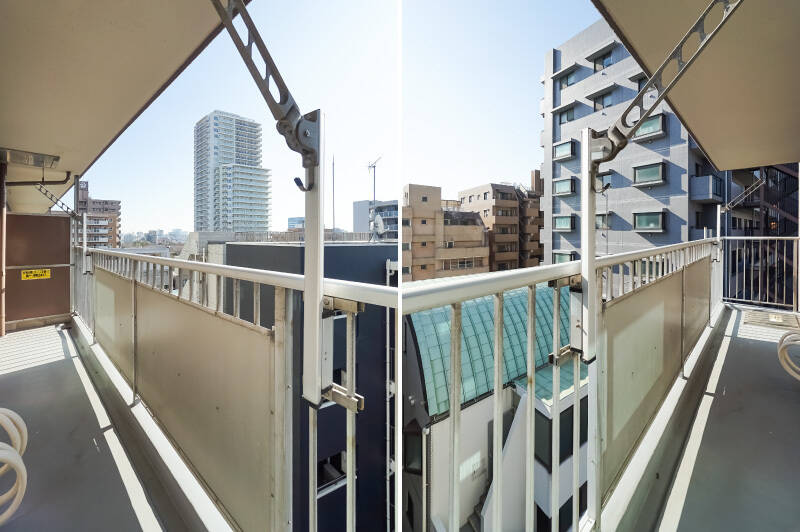 LDK〜洋室Aにまたがっているワイドなバルコニーは、横幅だけでなく奥行きにも余裕があります。陽当りがいいので、グリーンを並べたら元気に育ちそうですね。