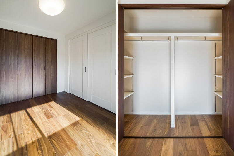 <b>左・</b>収納はクローゼットがひとつ備わっています。LDKとの間にある白い引き戸は、床にレールがあるタイプなのでぴったりと気密性高い空間を作ってくれますよ。/<b>右・</b>両サイドに可動棚が仕込まれた、収納力高めのクローゼット。効率的に収納できそうでGOODですね!
