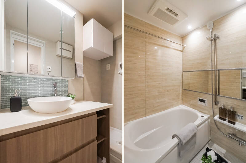 <b>左・</b>コロンとした置き型ボウルと、ブルーのタイルの組み合わせが可愛い洗面化粧台。ゲストの目につくポイントが凝った造りなのはうれしいですね♡/<b>右・</b>バスルームは1216サイズ。浴室乾燥機を完備しています。