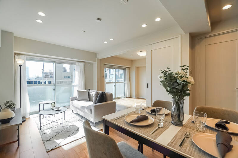 LDKと隣の洋室Aは引き戸で区切られているので、こんなふうに開け放して広く使うのもおすすめ。こうすると約18.2帖のゆったりしたスペースになりますよ。