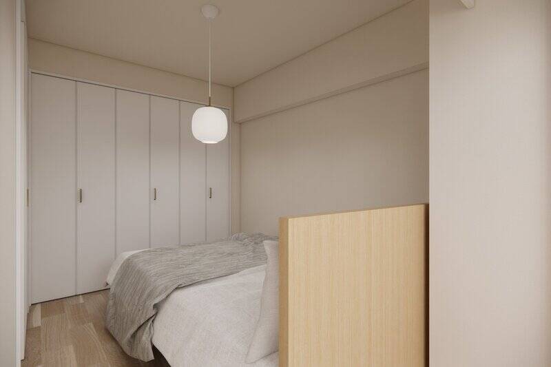 窓と反対側には壁一面のクローゼットが付いています。