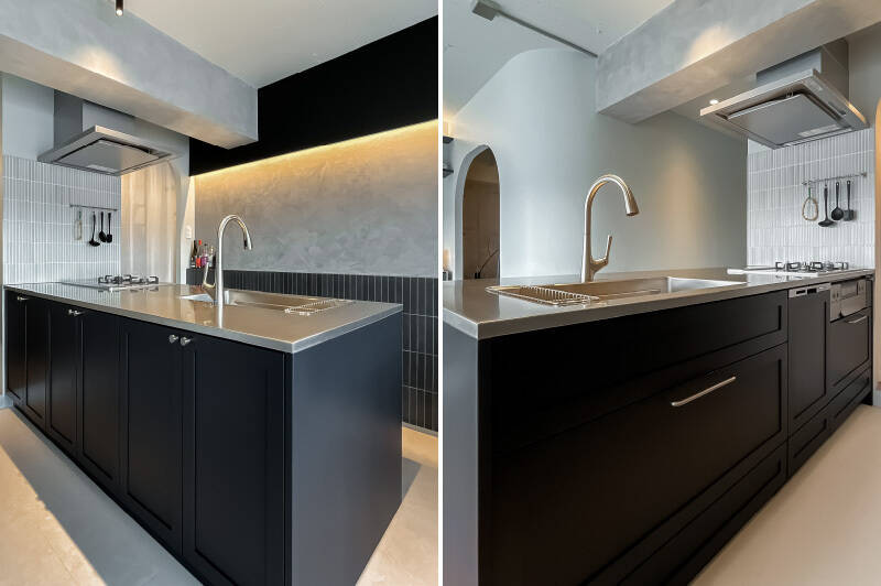 見た目が洗練されているだけでなく、機能面も充実したシステムキッチン。タッチレス水栓、洗剤自動投入型食洗機付きで、前面の框組ドア内は収納になっています。