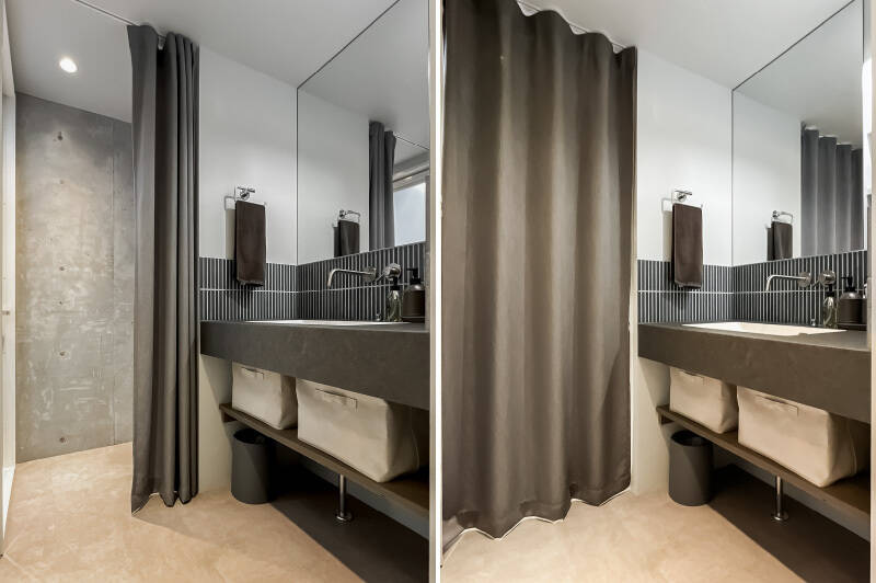 落ち着いたトーンで統一された洗面室。一面の鏡、ボーダーのタイルなど、ラインが整っていると美しいですね。カーテンを閉じることで脱衣スペースと分けることも可能。