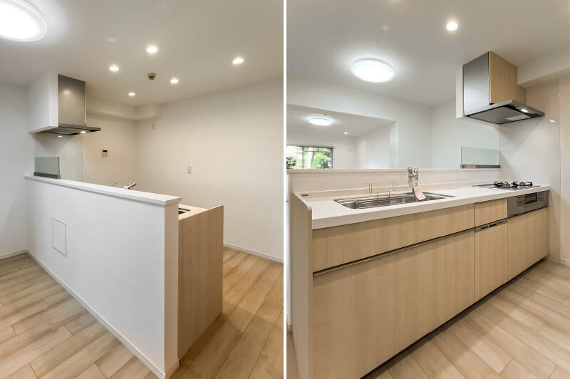 <b>左・</b>腰壁はキッチン本体より少し立ち上がっているため、散らかりやすい手元が見えづらくGOOD。／<b>右・</b>食洗機と3口コンロが備わったキッチン。