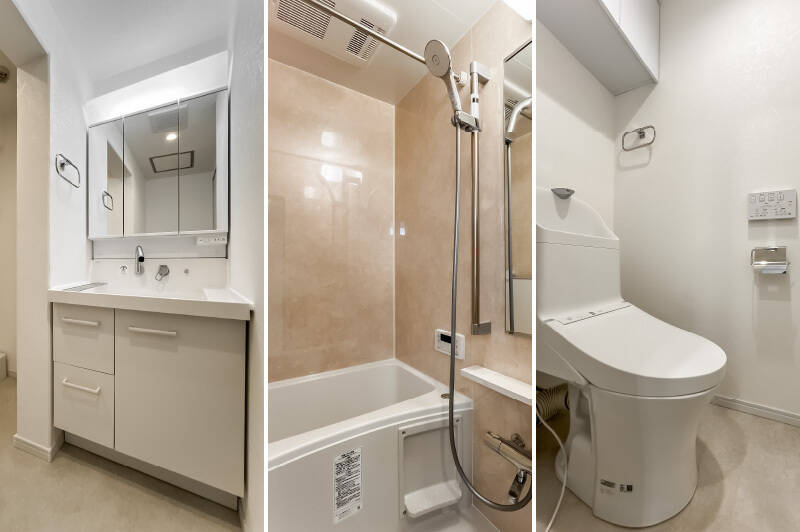 <b>左・</b>3面鏡が備わった洗面台。／<b>中央・</b>1014サイズとコンパクトなユニットバス。／<b>右・</b>シンプルなトイレ。