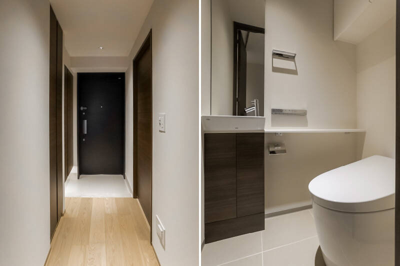 <b><b>左・</b></b>LDKを通って廊下に出ました。下足入れの他にもスリムな収納が用意されていますよ。／<b><b>右・</b></b>廊下沿いに独立したトイレ。手洗い器に加えて鏡まで付いています。