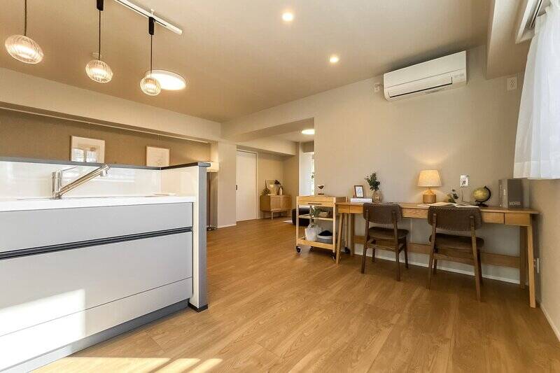 リビングとダイニングのほかに、キッチン横にはワークスペースを設けることが可能です◎