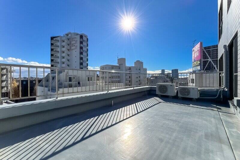 ルーフバルコニーは約27㎡もの広さがあり、自由度の高い使い方を楽しめます。