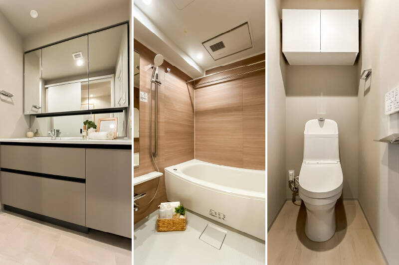 <b>左・</b>洗面台は三面鏡付きでワイドなサイズ。写っていませんが、左横には収納が設けられています。／<b>中央・</b>ユニットバスは1418サイズ。浴室乾燥機・追焚き機能付きです。／<b>右・</b>トイレには廊下からアクセスする間取り。吊り戸棚を設置済みです。