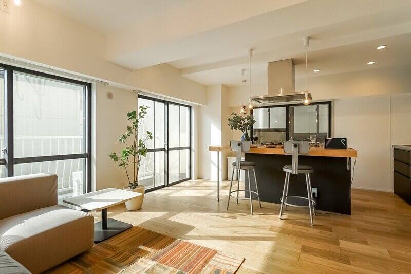 フローリングにはオーク材を採用。自然な風合いが、さまざまなインテリアと合わせやすそう。