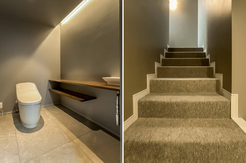 <b>左・</b>1階のトイレは長いカウンターと手洗いボウル付き。／<b>右・</b>階段で上階へと向かいましょう。