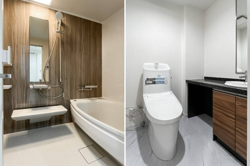 <b>左・</b>1418サイズのユニットバス。壁が木目調でリラックスできそう。／<b>右・</b>手洗いカウンター付きのトイレ。