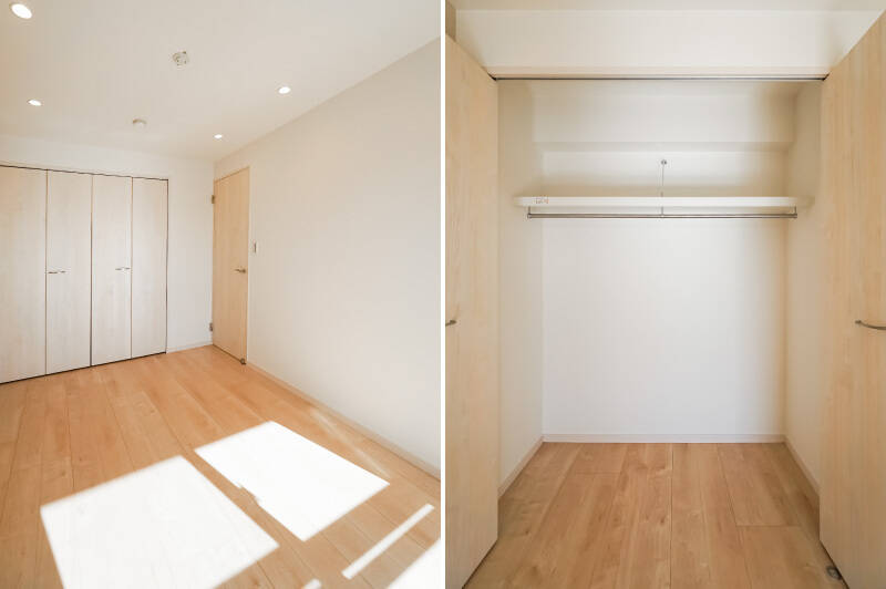 <b>左・</b>窓の反対側にはクローゼットが。／<b>右・</b>奥行きが深く、収納力たっぷりのクローゼット。個人的に、枕棚が高すぎないのが使いやすそうなポイントだと思います。