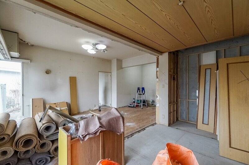 続いて写真中央の開口部から、お隣の洋室Aへ進みましょう。