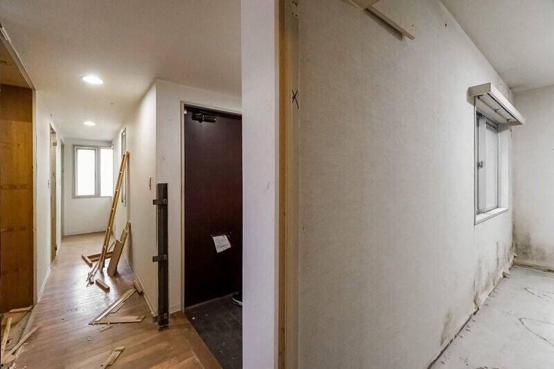 廊下にも窓があって光と風が入るのは、特筆したいさわやかポイントです。さあこのあとは、廊下の奥にある洋室Bと、右手前に写っている洋室Cを順番に見ていきましょう。