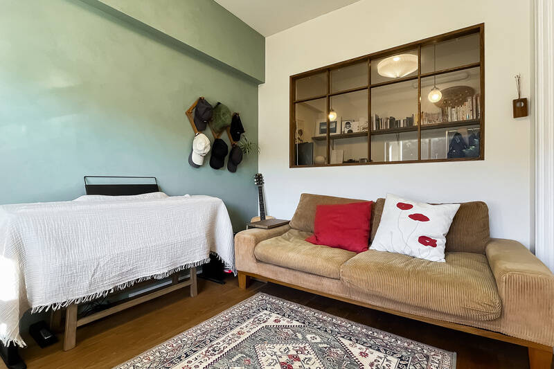 壁面はオーストラリアの塗料「ポーターズペイント」仕上げ。ご夫婦でレクチャーを受け、DIYで塗られたのだそう。