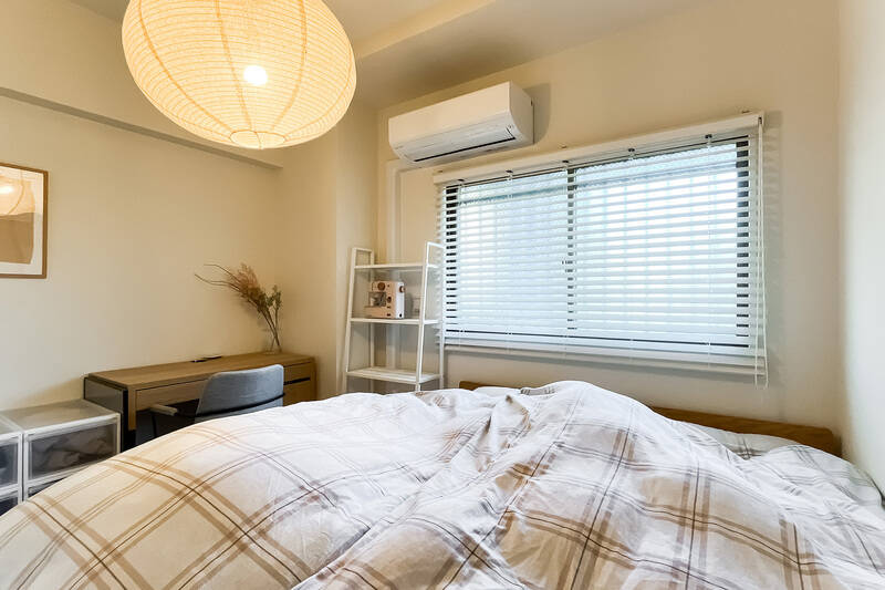 東向きの共用廊下に面し、朝日が気持ちよく入ってきそう。