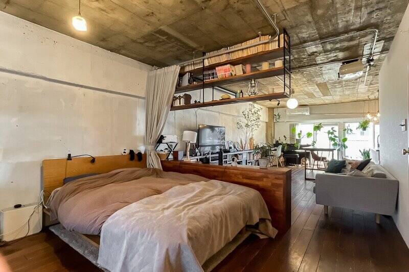 室内に入った瞬間、南東向きバルコニーからのたっぷりの陽差しがお出迎え。