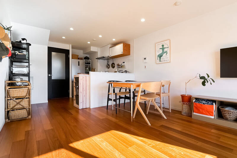 窓を背にしてもう一枚。リビングとダイニングを分けてレイアウトしやすい広さです。