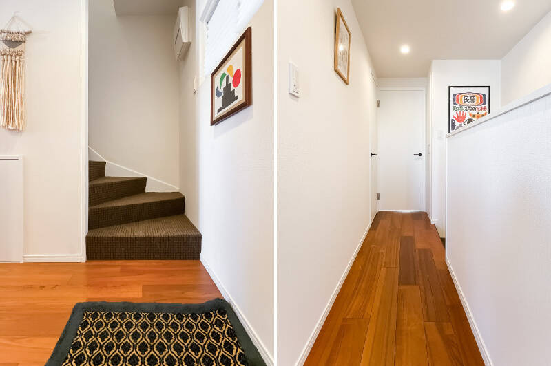 <b>左・</b>上階へ続く階段は、玄関脇に位置しています。階段はカーペット仕様で、小さなお子さまがいらっしゃる場合も足を滑らせる心配が少なそう。／<b>右・</b>廊下から洋室Ａの扉を正面に見たカット。左手にある扉の先は洗面室です。