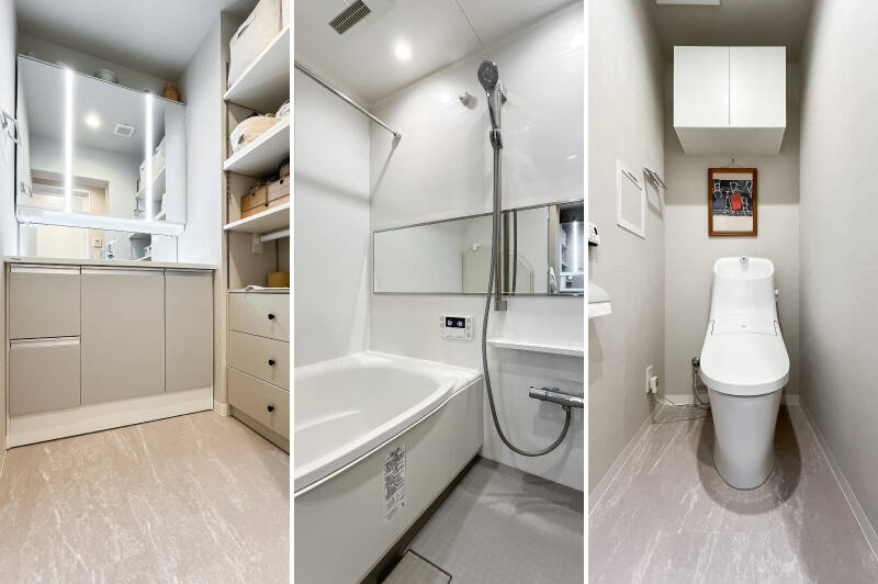 <b>左・</b>淡いグレーの洗面台。収納として可動棚×キャビネットがあり、「見せる」と「隠す」を使い分けられます。／<b>中央・</b>ユニットバスは1316サイズ。浴室乾燥機・追焚き機能付きです。／<b>右・</b>トイレは廊下からアクセスする間取り。吊り戸棚が備わっています。