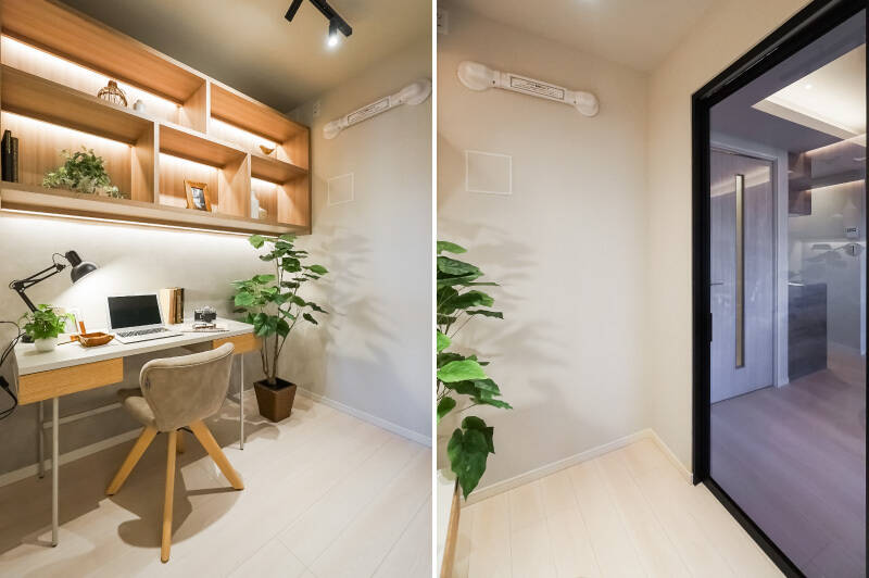 スモークガラスで区切られた、おしゃれな吊り戸棚付きのサービスルーム。ディスプレイのようにデスクを置いて、ワークスペース・書斎として使うのがおすすめです。エアコンも設置可能ですよ。