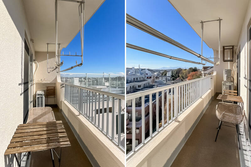 バルコニーには物干し金具が備わっています。お洗濯物もよく乾きそう。売主さまのように、コンパクトなテーブルセットを置くのもいいですね♪