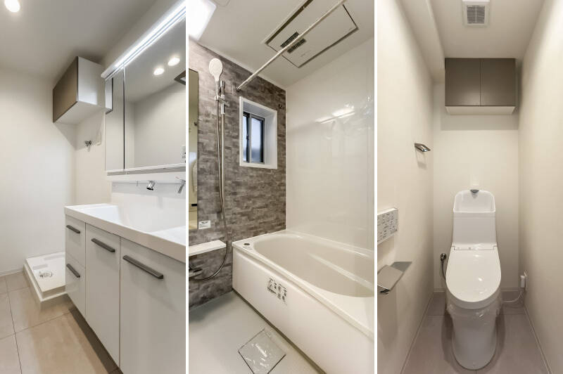 <b>左・</b>洗面化粧台と洗濯機置き場が並んだ脱衣室。/<b>中央・</b>ユニットバスはうれしい窓付き。幅はゆったりしていますが奥行きが浅めの1116サイズのため、広いお風呂に入りたくなったら後ほどご紹介する「松本湯」へ!/<b>右・</b>LDKの手前にあるトイレ。