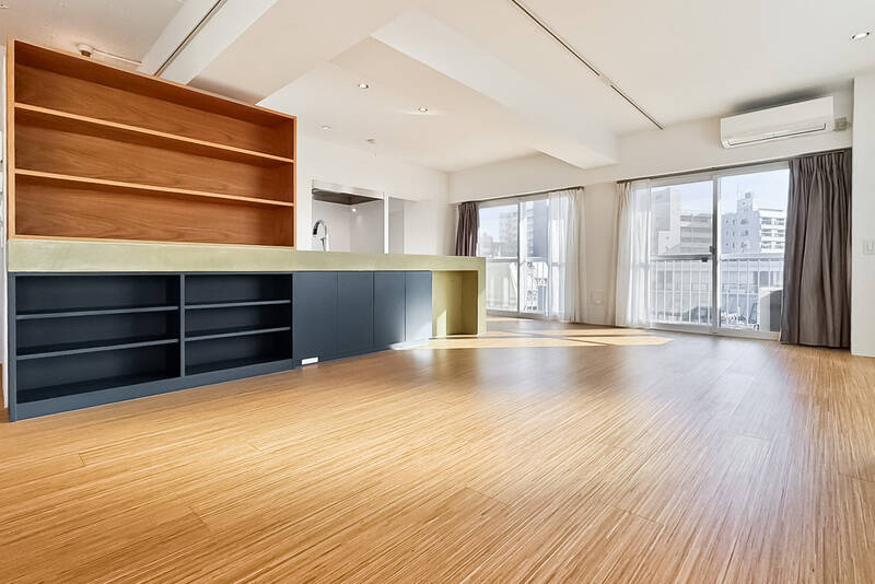 おおー！ 明るい！ 約18.2帖のLDK。